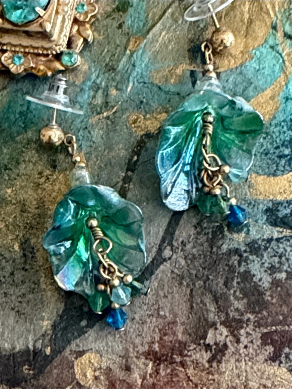 Exquisite blown glass flowers with crystal blue with gold ball posts flowers